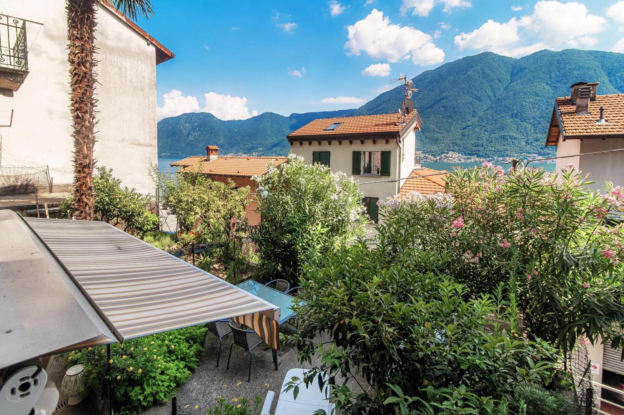 Delizioso Bilocale Vista Lago Colonno Exterior foto